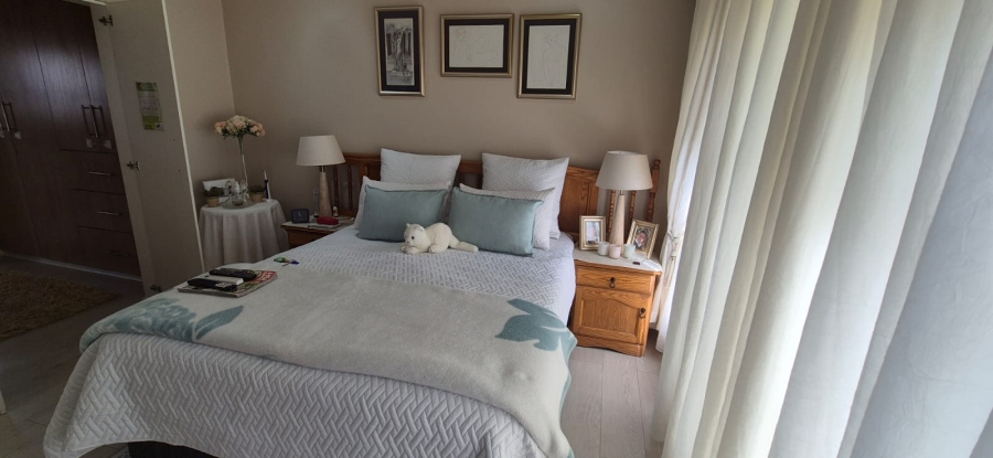 5 Bedroom Property for Sale in Hartenbos Central Western Cape
